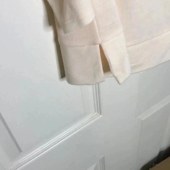 🌸NEW🌸 LISA RINNA Ruched Neck Turtle Neck - Picture 2 of 8